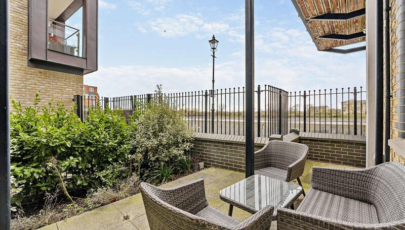 2 bed property in Palace Wharf, Rainville Road, London